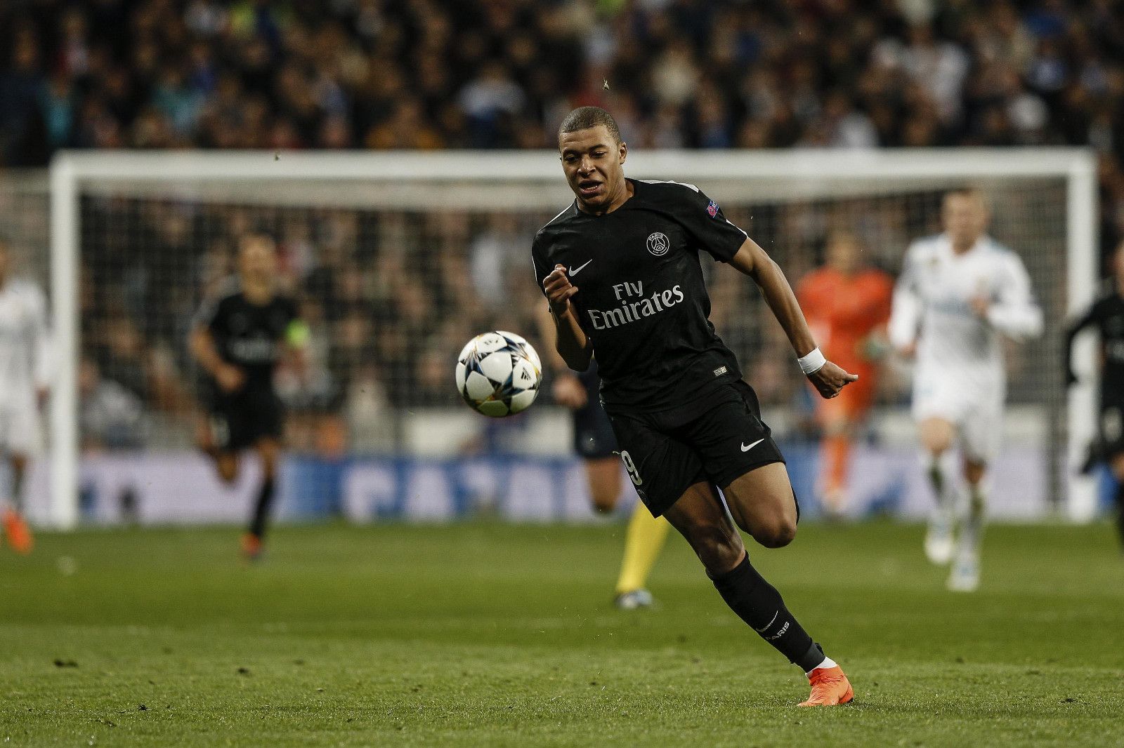 斯图尔特谈雄鹿防守：这是成年人的赛场，他们竟然还在用联防（斯图尔特评雄鹿防守：成年人的赛场，他们竟还打联防）