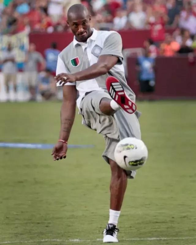 赫内斯：明年目标是德甲冠军；已准备庆祝活动？我们不想傲慢（赫内斯：明年剑指德甲冠军；被问庆祝是否已准备——不，我们不想显得傲慢）