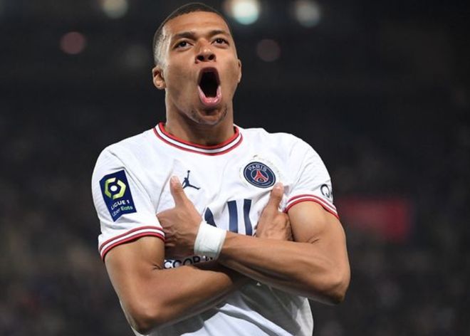 各队补强方案曝光引球迷热议（各队补强计划曝光，球迷议论纷纷）