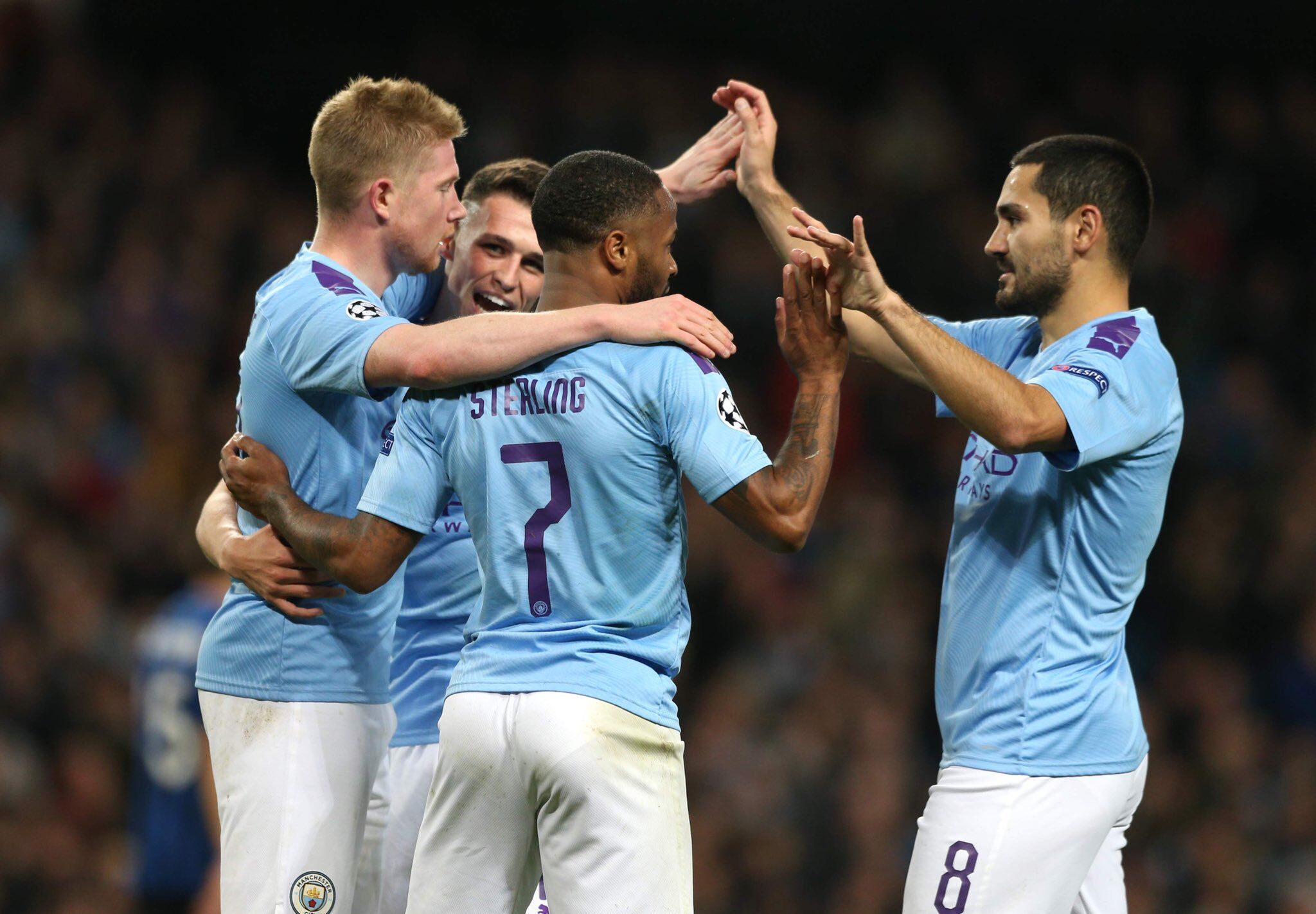 张琳芃第11次赢得中超冠军，超越郑智成国内联赛历史第一人！（张琳芃加冕中超第11冠，超越郑智成国内联赛历史第一人）