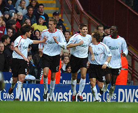 汉堡2-1斯图加特，法比奥-维埃拉破门，格拉策尔建功（法比奥-维埃拉破门、格拉策尔建功，汉堡2-1击败斯图加特）