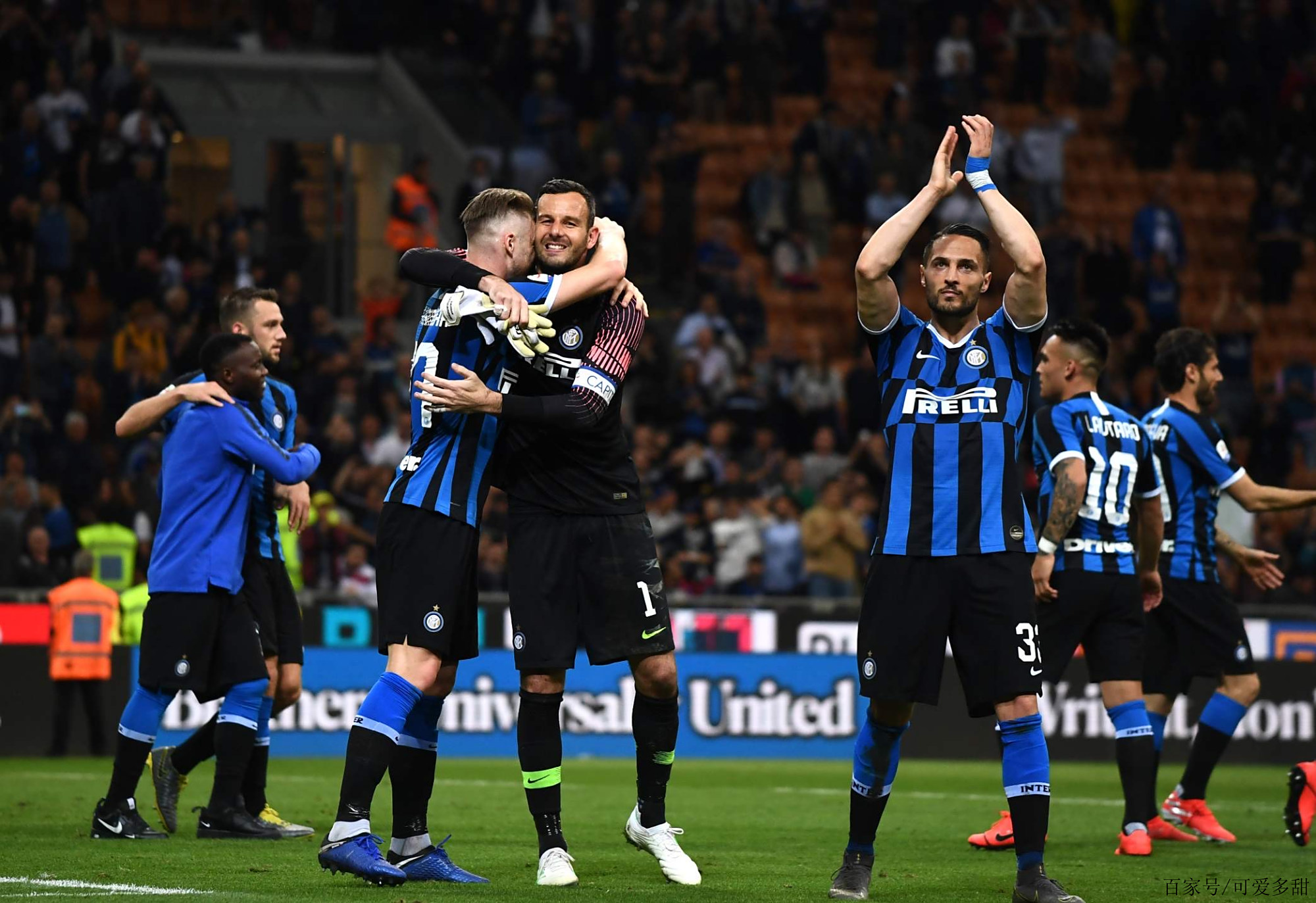 足球曝巴黎双星关系紧张，更衣室氛围引担忧（巴黎两巨星被指不和，更衣室氛围引发担忧）