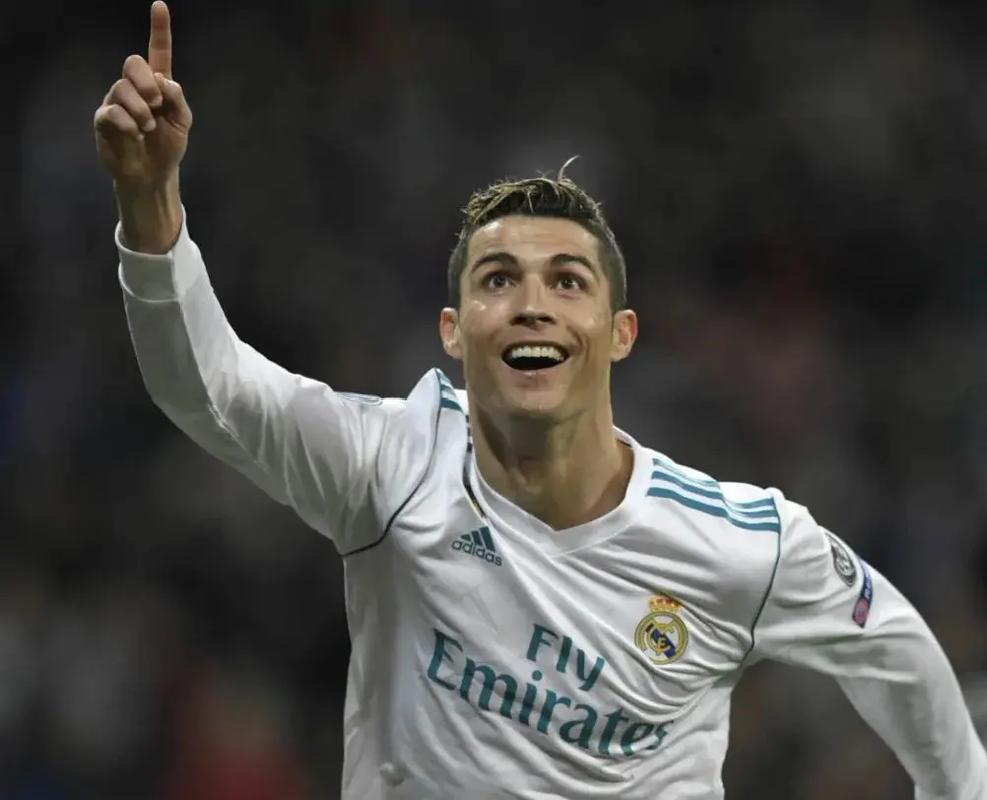 罗马诺：巴萨向效力B队的肖恩-克鲁伊维特开出为期三年新合同（罗马诺：巴萨为B队球员肖恩-克鲁伊维特提供三年期新约）