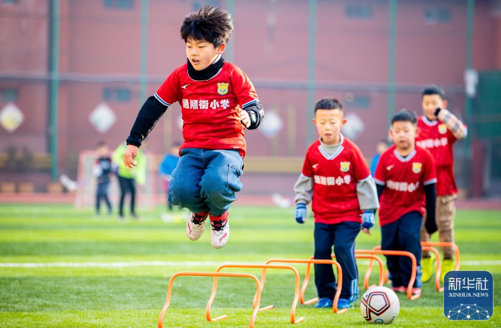 英超前瞻：维拉取分势头强盛，狼队长期低迷仍不见缓和迹象（英超前瞻：维拉势头正盛，狼队颓势难止）