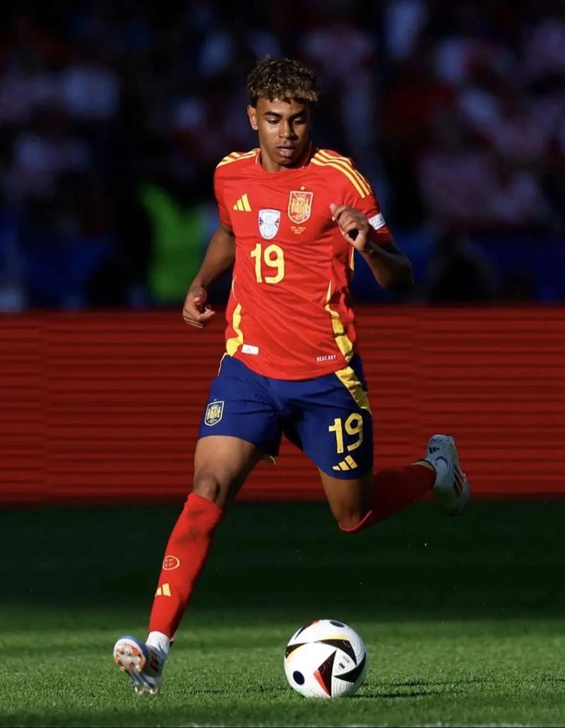 高效表现震撼全场（高能发挥惊艳全场）