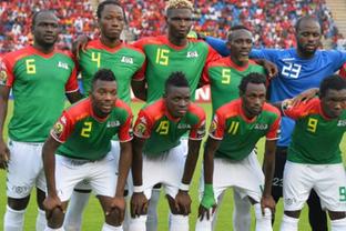 杯赛八强出炉！广厦山西大概率四强会面，上海广东首轮对决成焦点（杯赛八强揭晓：广厦与山西有望会师四强，上海对阵广东成首轮焦点）