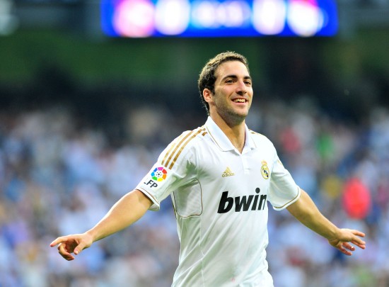 因马来西亚违规归化被禁赛，记者：卡利美洲考虑解约霍尔加多（记者称霍尔加多因涉马来西亚违规归化遭禁赛，卡利美洲正考虑与其解约）